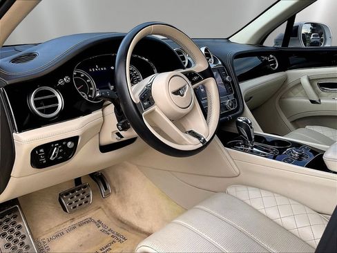 Used 2017 Bentley Bentayga AWD/4WD image 16