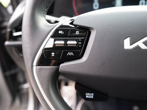 Certified 2024 Kia Niro EX Touring FWD image 19
