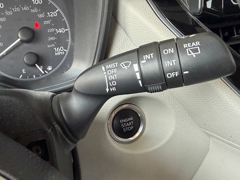 Used 2023 Toyota Corolla Cross LE AWD/4WD image 38