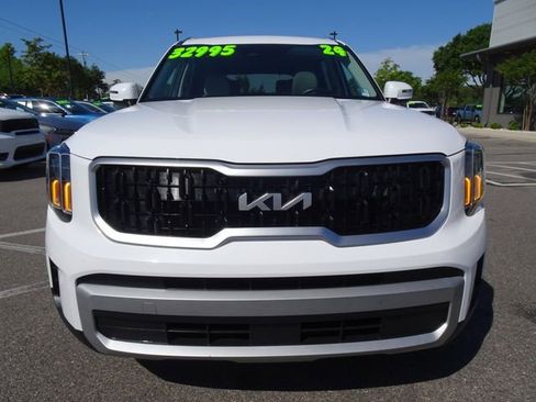 Used 2024 Kia Telluride EX w/ EX Captain's Chair Package AWD/4WD image 9