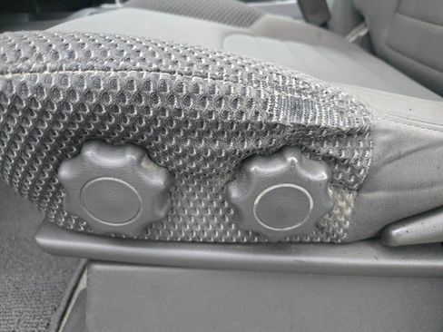 Used 2012 Nissan Frontier SV image 26