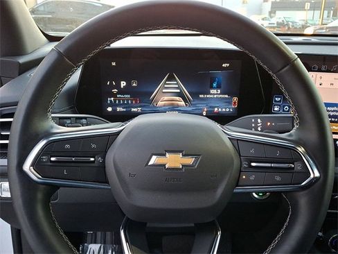 Used 2024 Chevrolet Traverse LT image 21