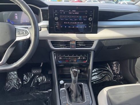 Used 2025 Volkswagen Taos SE image 17