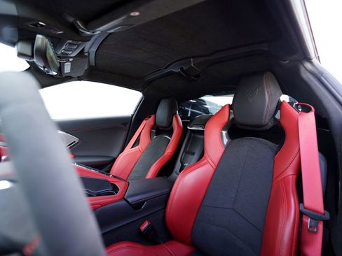 Used 2023 Chevrolet Corvette Stingray Premium Cpe w/ Z51 Performance Package RWD image 9