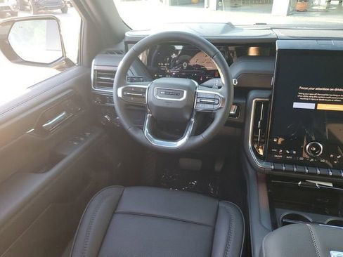 New 2025 GMC Yukon XL Denali image 13