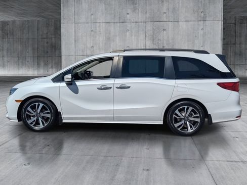 Used 2023 Honda Odyssey Touring image 2