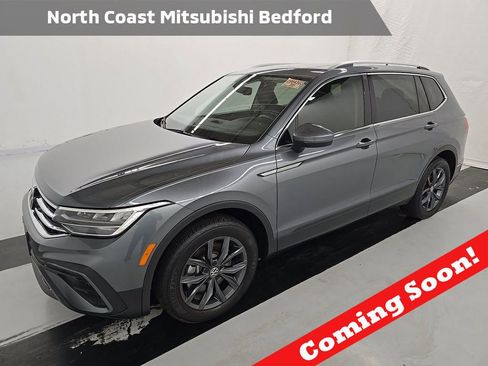 Used 2023 Volkswagen Tiguan SE w/ Panoramic Sunroof Package FWD image 1