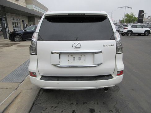 Used 2018 Lexus GX 460 Luxury w/ Preferred Accessory Package AWD/4WD image 7