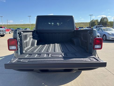 New 2025 Jeep Gladiator Sport image 3