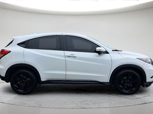 Used 2017 Honda HR-V EX image 2