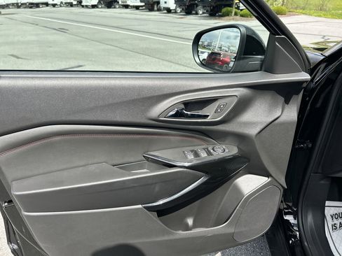 New 2026 Chevrolet Trax RS w/ Sunroof Package FWD image 19