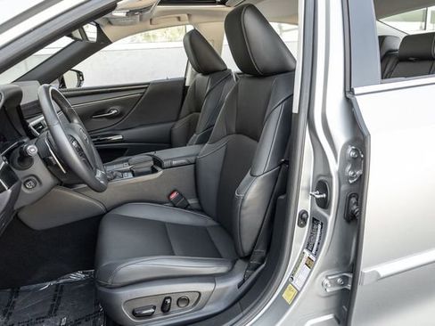 Used 2022 Lexus ES 300h w/ Premium Package image 10