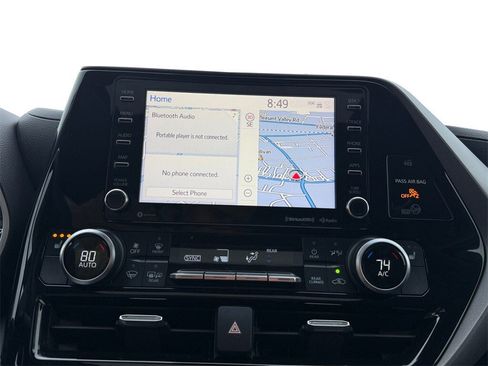 Used 2020 Toyota Highlander XLE image 21