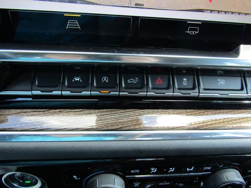 Used 2023 Chevrolet Silverado 1500 LT image 29