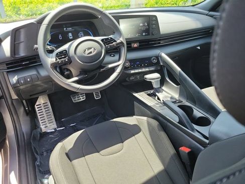 Certified 2025 Hyundai Elantra Sport FWD image 10