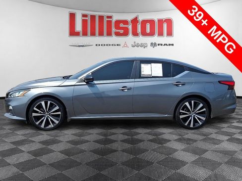 Used 2021 Nissan Altima 2.5 SR w/ SR Premium Package FWD image 7
