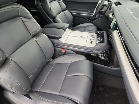 New 2025 Lincoln Navigator Reserve w/ Jet Appearance Package image 13