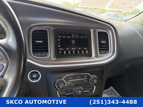 Used 2022 Dodge Charger SXT RWD image 16