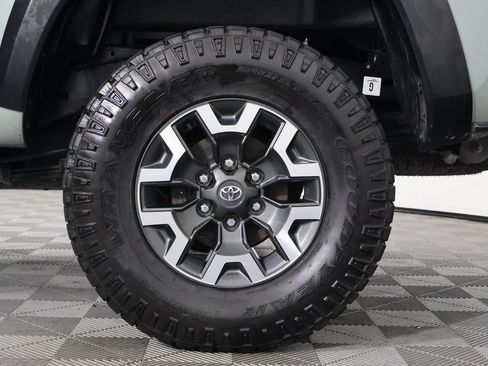 Used 2023 Toyota Tacoma TRD Off-Road w/ TRD Premium Off Road Package AWD/4WD image 17