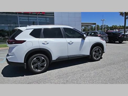 Used 2024 Nissan Rogue SV w/ SV Premium Package FWD image 32