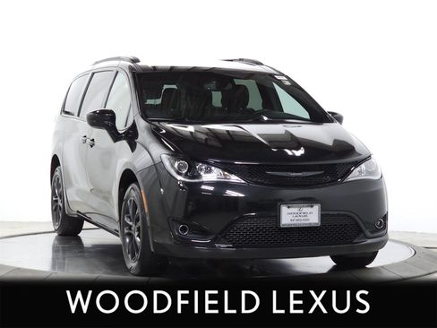 Used 2020 Chrysler Pacifica Touring-L w/ Premium Audio Group AWD/4WD image 1