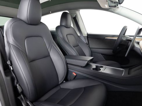Used 2025 Tesla Model Y Long Range RWD image 28