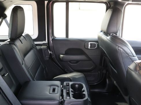 Used 2021 Jeep Wrangler Unlimited Sahara image 17