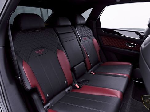 Used 2024 Bentley Bentayga AWD/4WD image 52