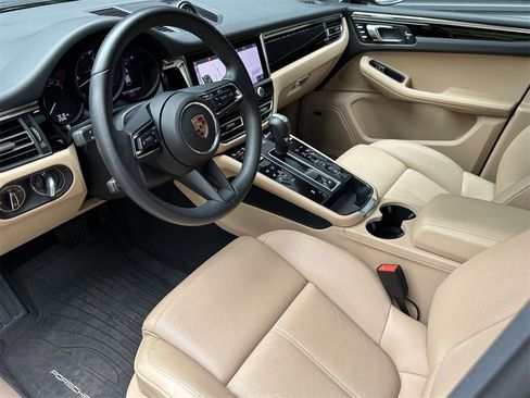 Used 2025 Porsche Macan image 4