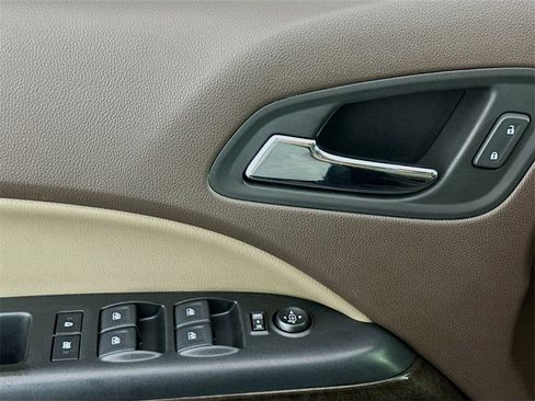 Used 2018 GMC Canyon SLT w/ Driver Alert Package image 18