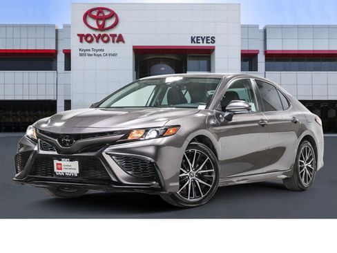 Certified 2023 Toyota Camry SE FWD image 1