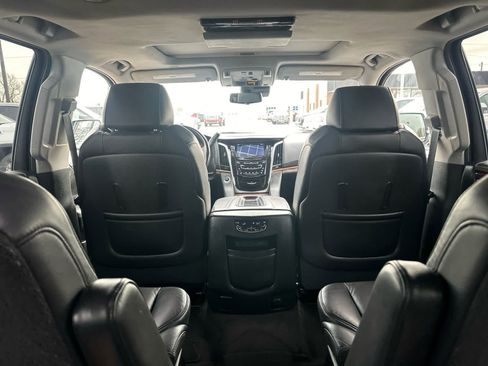 Used 2020 Cadillac Escalade ESV Premium Luxury image 29