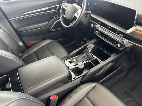 Certified 2025 Kia Telluride LX FWD image 23