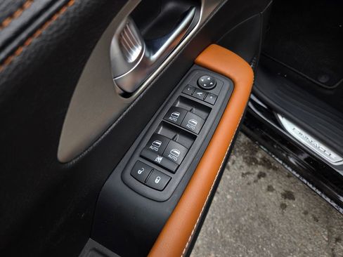 New 2026 Chrysler Pacifica Pinnacle AWD/4WD image 12