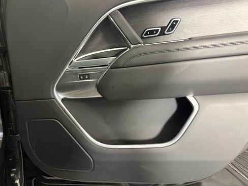 Used 2025 Land Rover Range Rover Long Wheelbase SE image 33