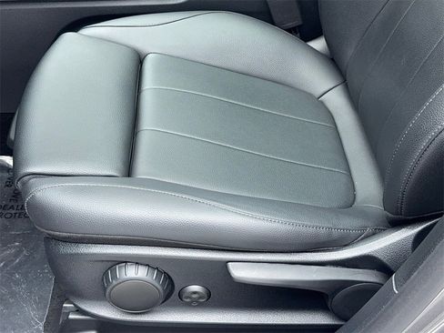 Used 2022 Mercedes-Benz GLB 250 image 38