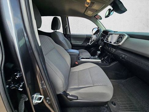 Used 2022 Toyota Tacoma SR5 RWD image 18
