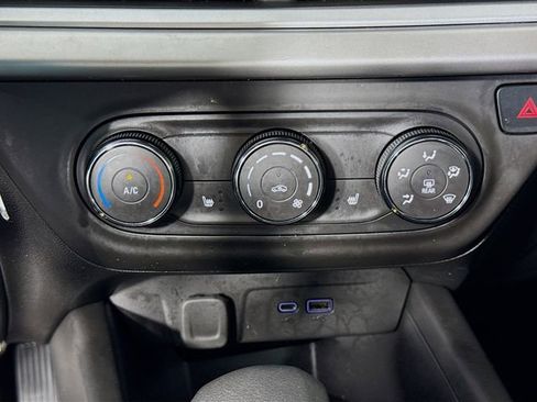Used 2024 Chevrolet Trax LS w/ LS Convenience Package FWD image 17