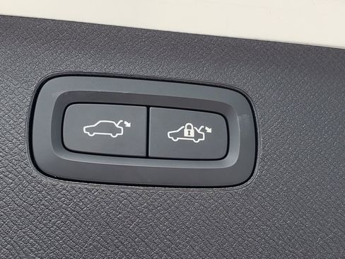 Used 2024 Volvo XC90 B6 Plus image 9