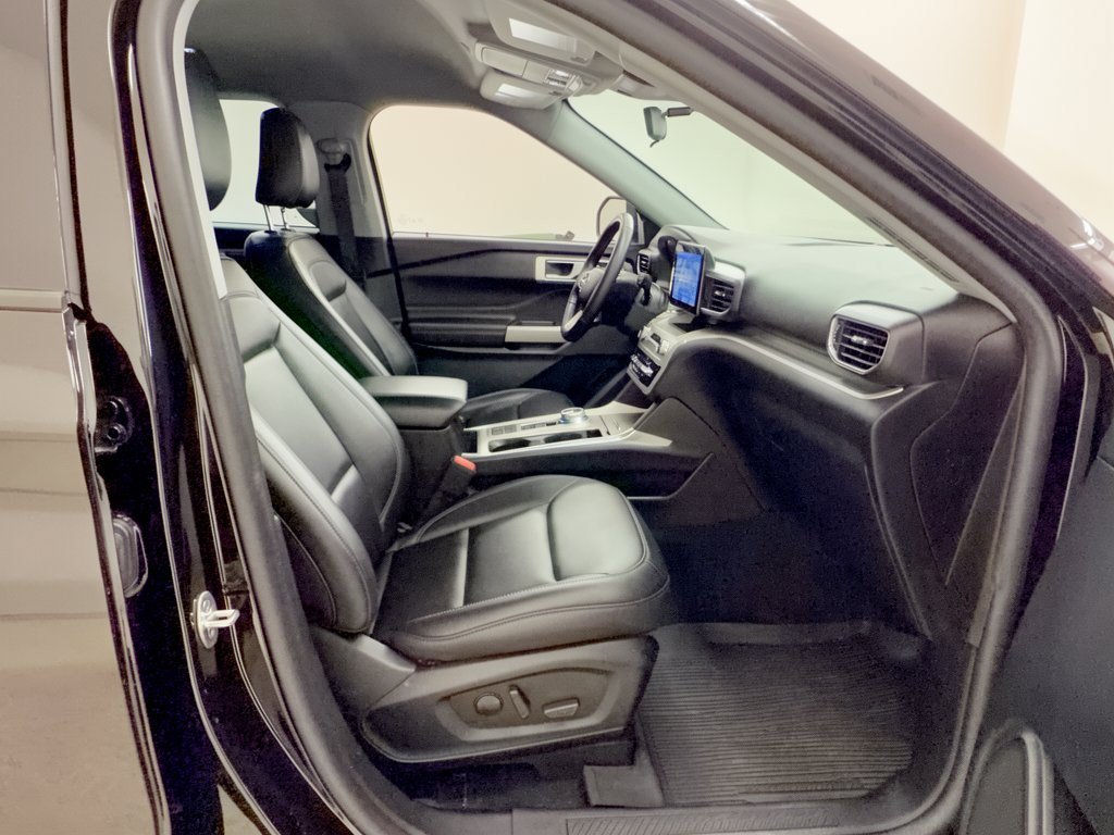 Certified 2023 Ford Explorer XLT w/ Equipment Group 202A RWD image 30