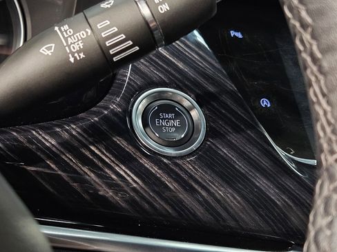 Used 2025 Cadillac XT6 Premium Luxury image 35