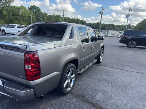 Used 2009 Chevrolet Avalanche LT RWD image 6