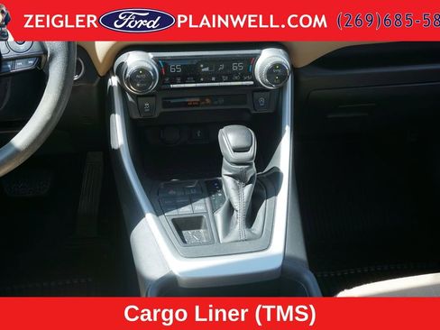 Used 2021 Toyota RAV4 XLE AWD/4WD image 15
