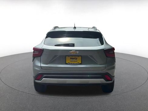 Used 2025 Chevrolet Trax LT FWD image 14