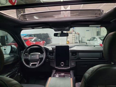 Used 2023 Ford Expedition Platinum image 35