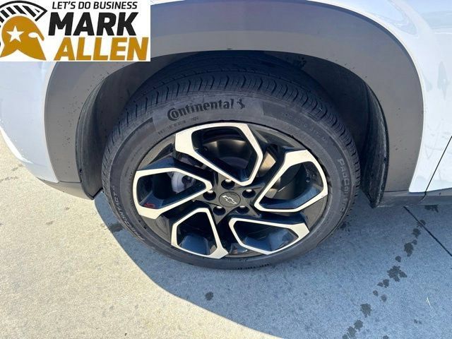 Used 2025 Chevrolet Trax RS w/ Sunroof Package FWD image 7