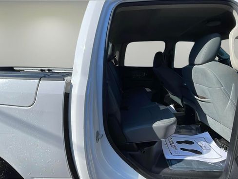 Used 2014 RAM 1500 4x4 Crew Cab w/ Exterior Appearance Group image 10