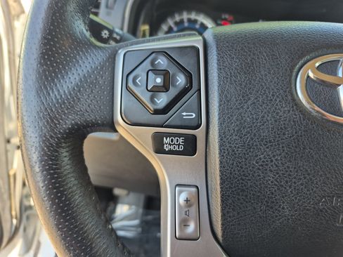 Used 2017 Toyota 4Runner SR5 AWD/4WD image 16