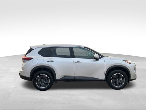 Used 2024 Nissan Rogue SV image 8