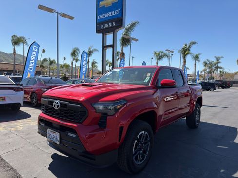 Used 2024 Toyota Tacoma TRD Sport w/ TRD Sport Upgrade Package RWD image 4